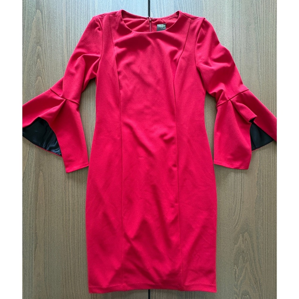 Taylor Red Bell Sleeve Sheath Dress Size 4 Round Neck 3/4 Sleeve Stretch Crepe